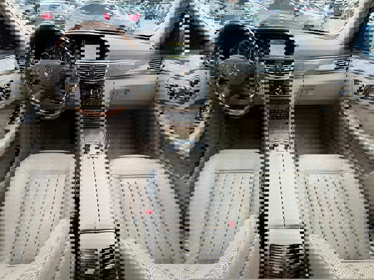 Used 2011 Mercedes-Benz E 550 Sedan image 26