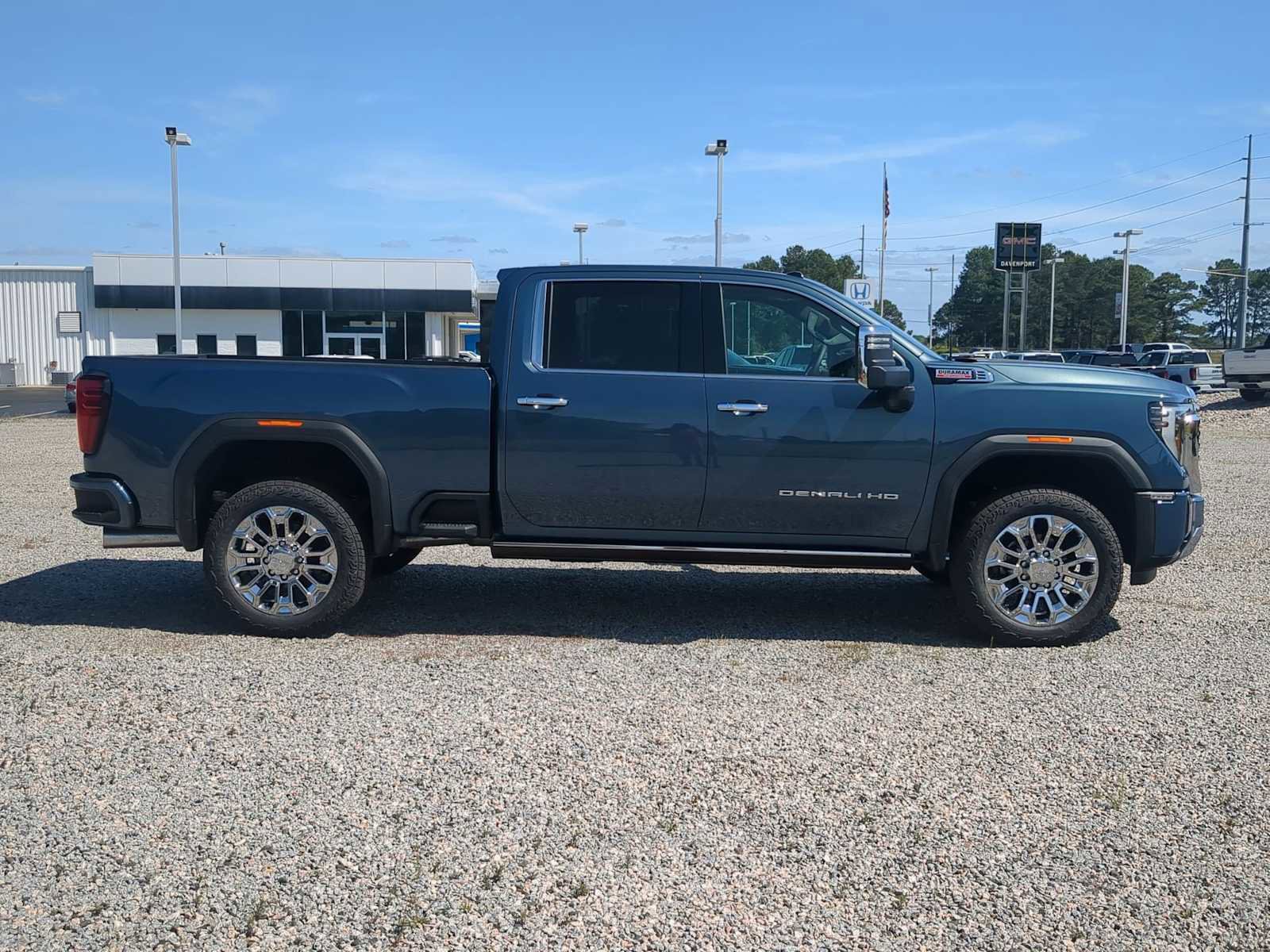 New 2026 GMC Sierra 2500 Denali w/ Denali Reserve Package AWD/4WD image 9