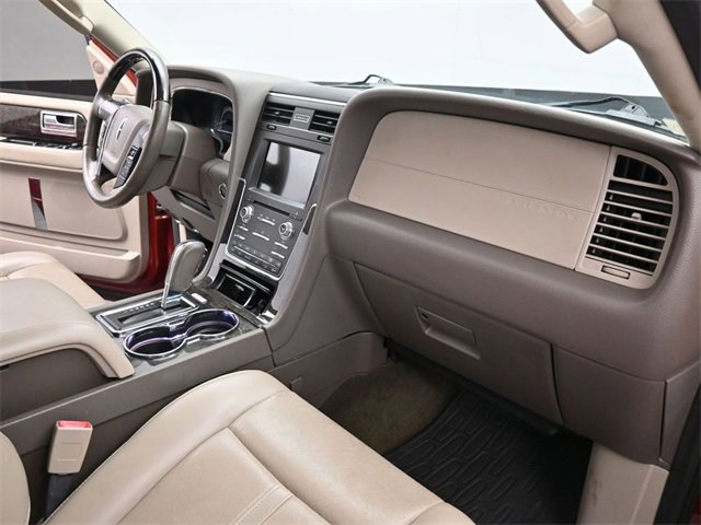 Used 2017 Lincoln Navigator Select image 27
