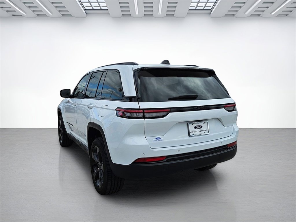 Used 2024 Jeep Grand Cherokee Altitude image 7