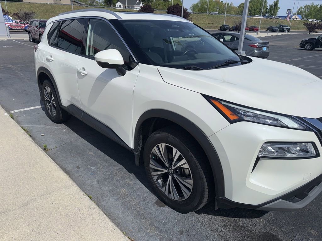 Used 2021 Nissan Rogue SV w/ Premium Package image 3