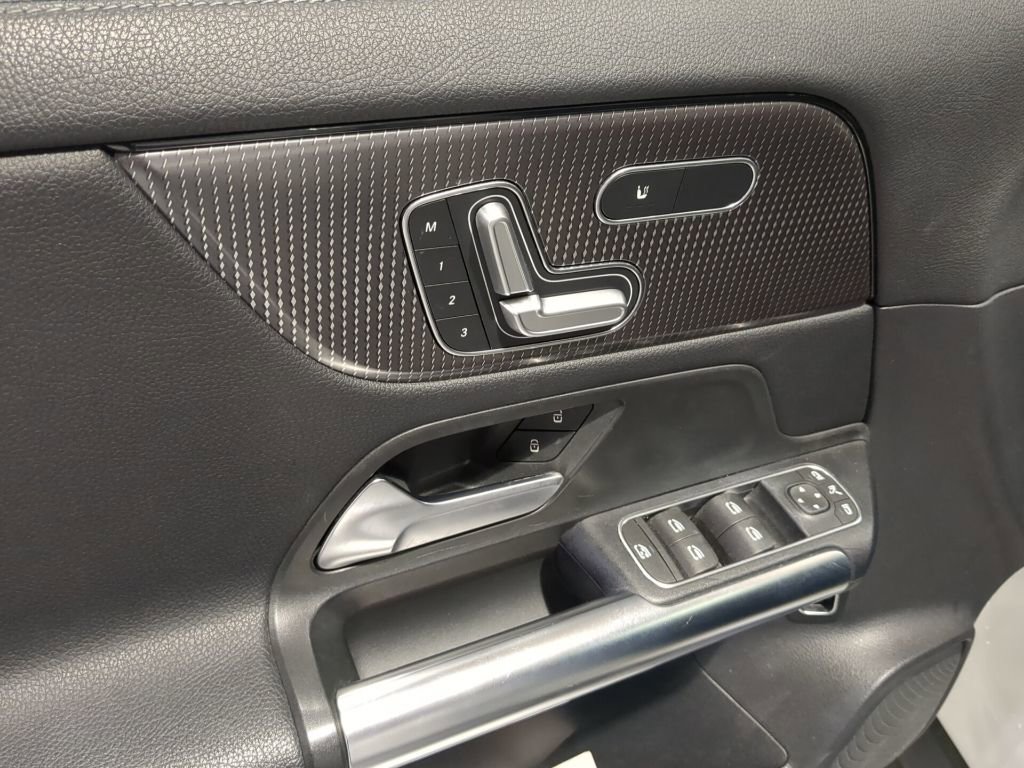 Used 2021 Mercedes-Benz GLA 250 4MATIC image 11