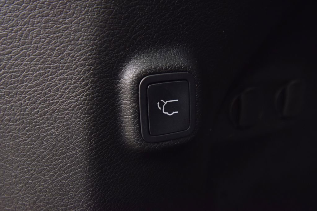 Used 2019 Jeep Cherokee Limited image 31