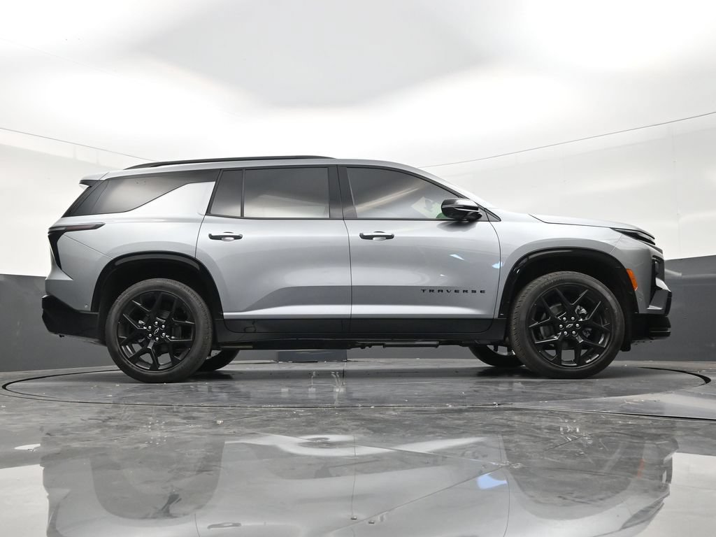 Used 2026 Chevrolet Traverse RS FWD image 26