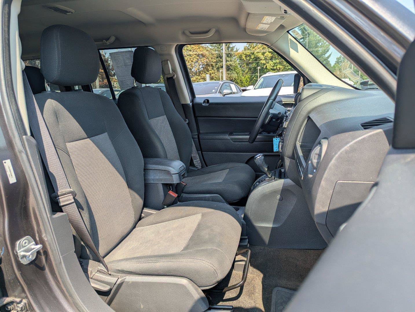 Used 2014 Jeep Patriot Latitude FWD image 29