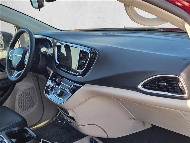 Used 2023 Chrysler Pacifica Touring-L FWD image 21