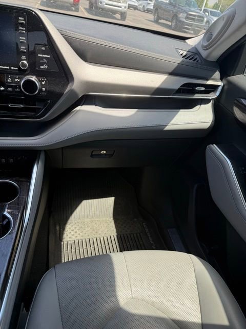 Used 2021 Toyota Highlander Limited AWD/4WD image 20