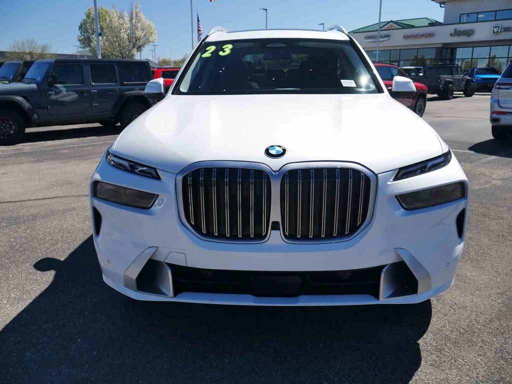 Used 2023 BMW X7 xDrive40i w/ Premium Package image 3