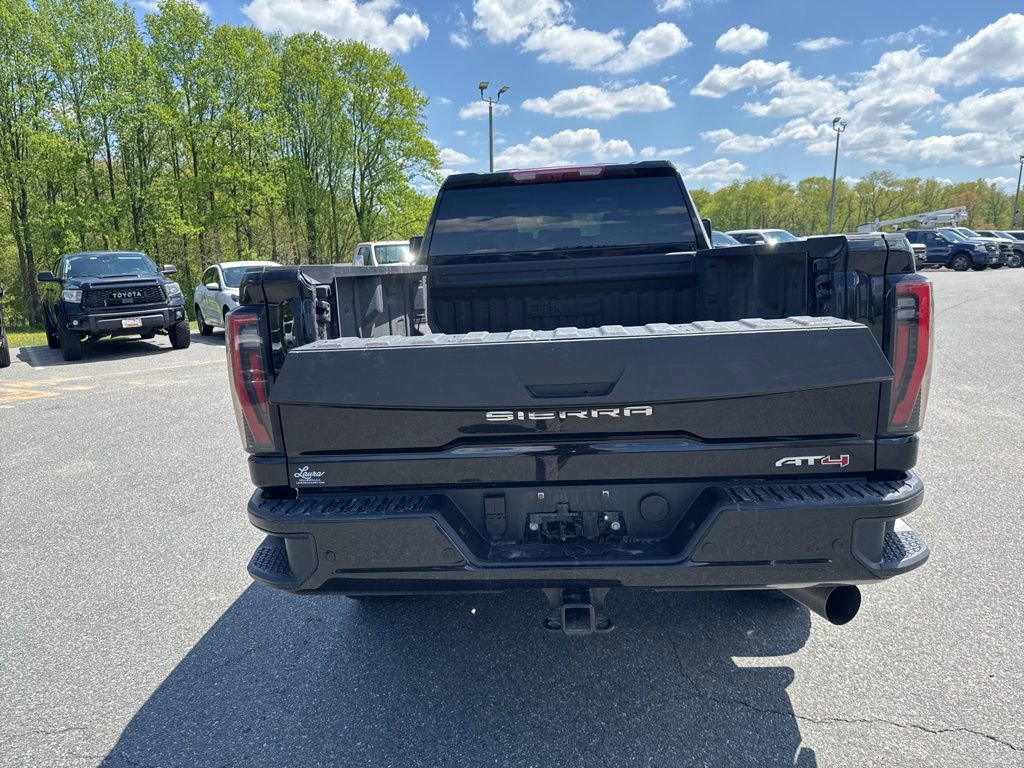 Used 2025 GMC Sierra 3500 AT4 AWD/4WD image 9