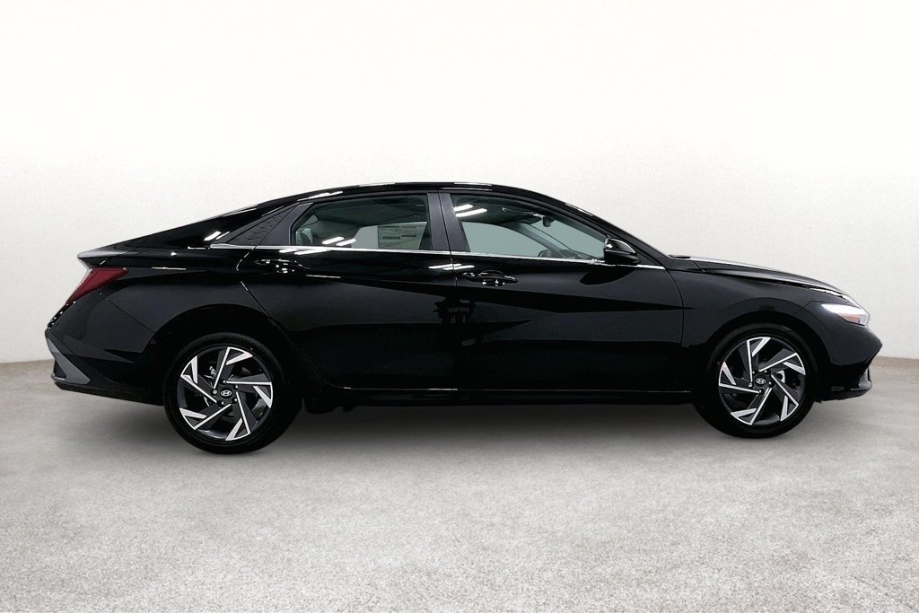 New 2026 Hyundai Elantra Limited FWD image 8
