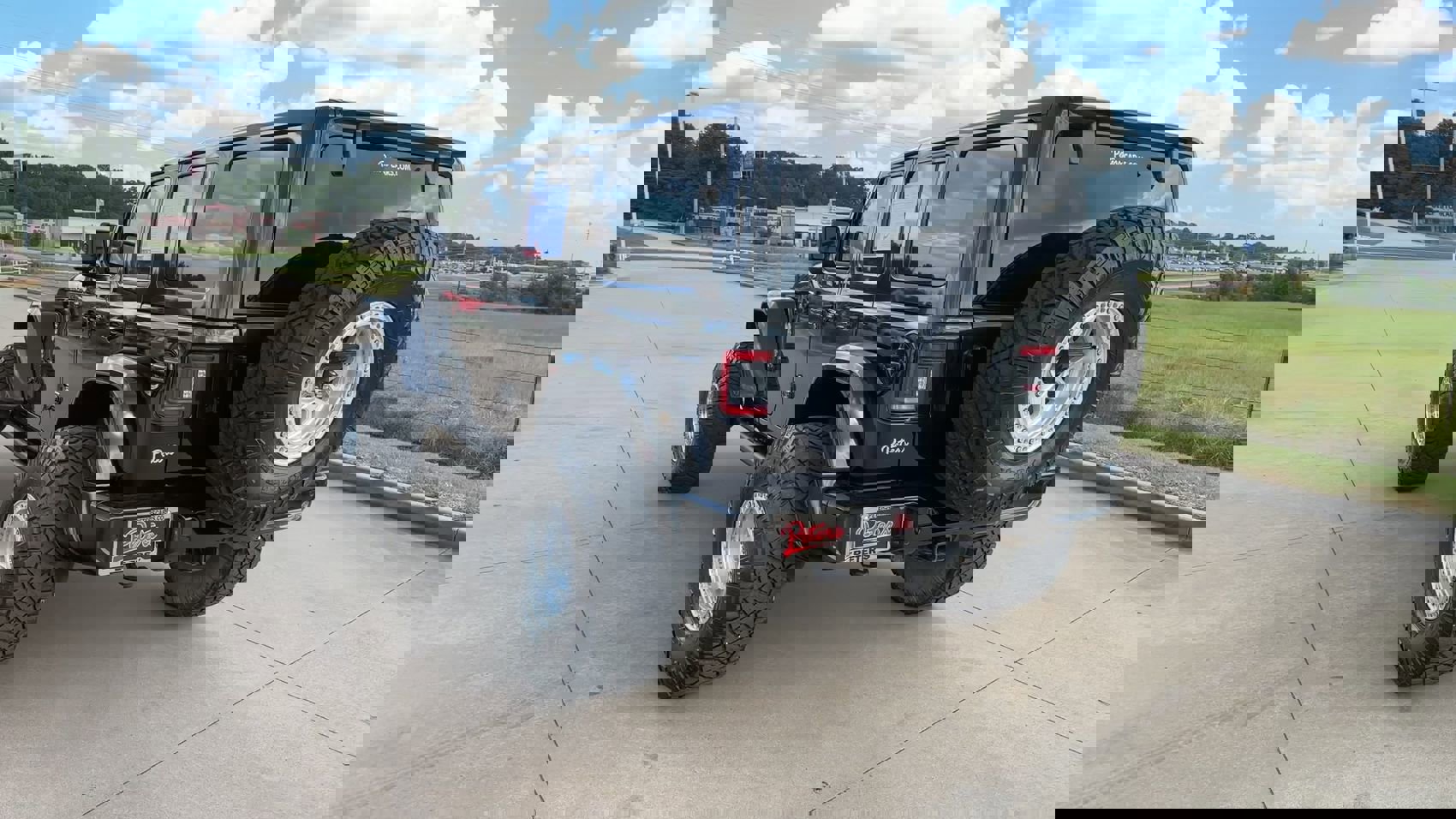 Used 2020 Jeep Wrangler Unlimited Sahara image 7