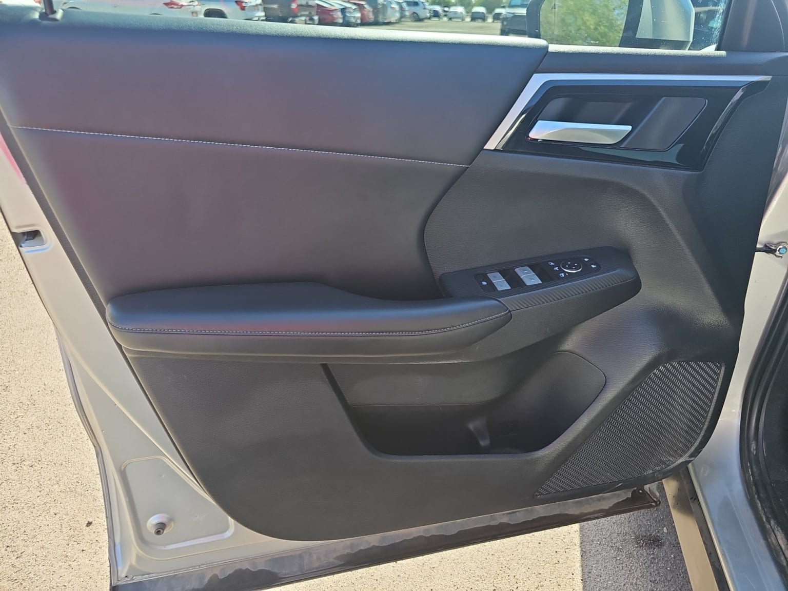 Used 2023 Mitsubishi Outlander SE FWD image 11