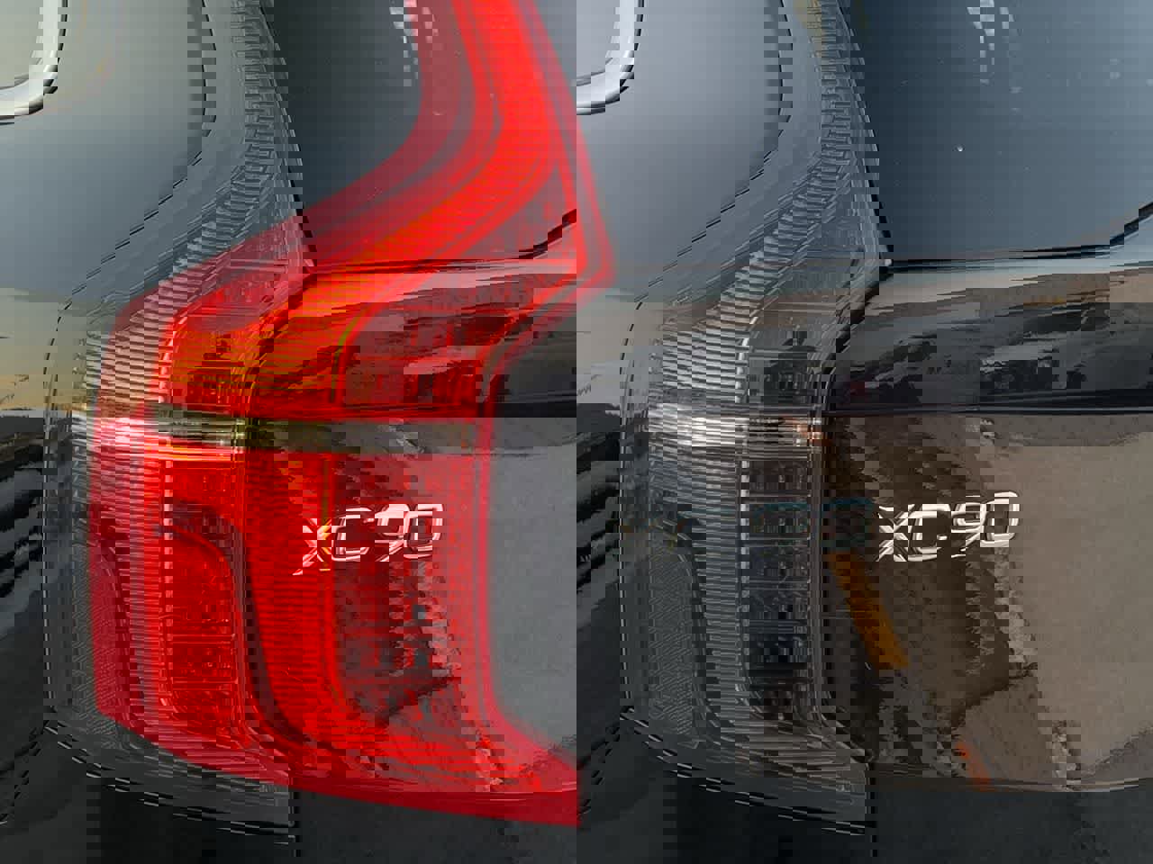 Used 2017 Volvo XC90 T6 Momentum w/ Vision Package image 42