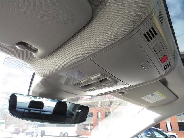 Used 2023 Volkswagen Jetta SE w/ Panoramic Sunroof Package image 18