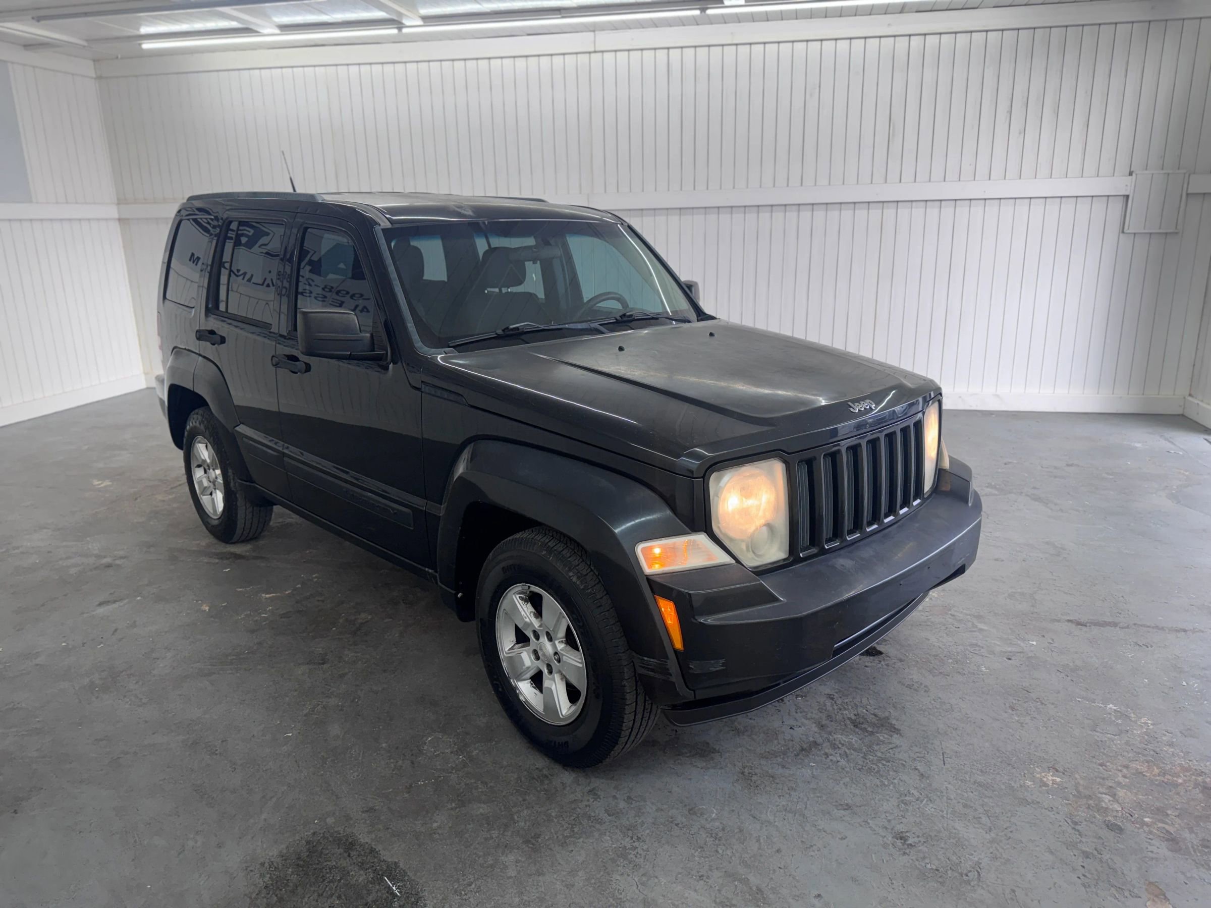 Used 2011 Jeep Liberty Sport image 3