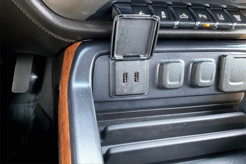 Used 2019 Chevrolet Silverado 3500 High Country w/ Duramax Plus Package image 33