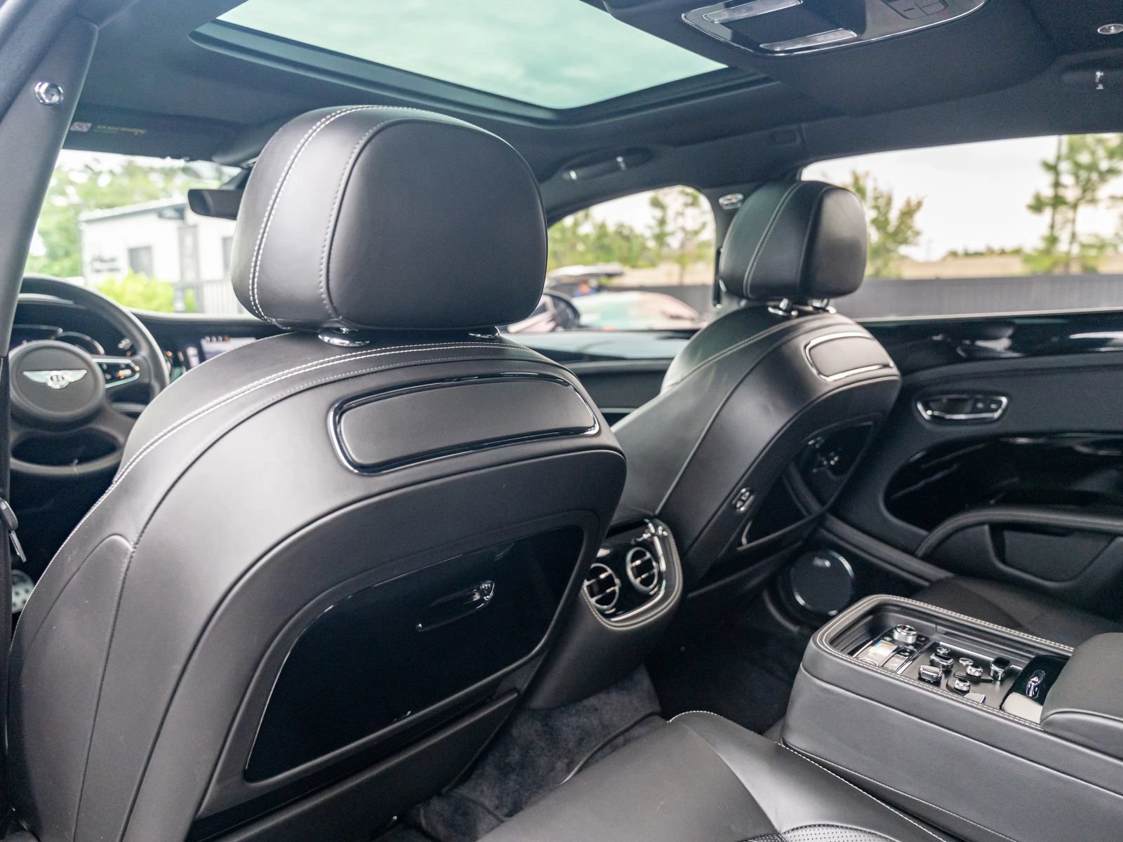 Used 2017 Bentley Mulsanne RWD image 41