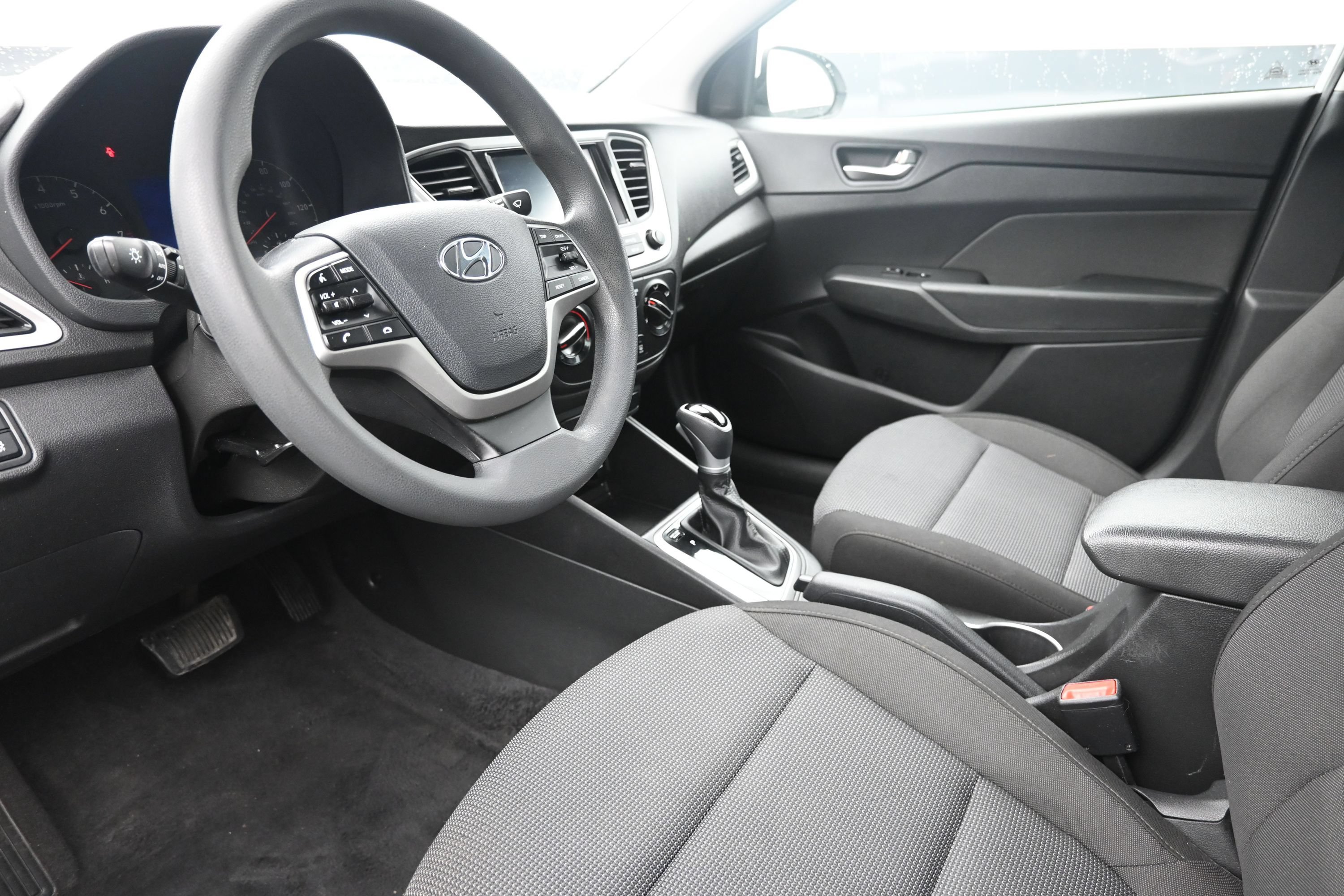 Used 2022 Hyundai Accent SEL FWD image 10