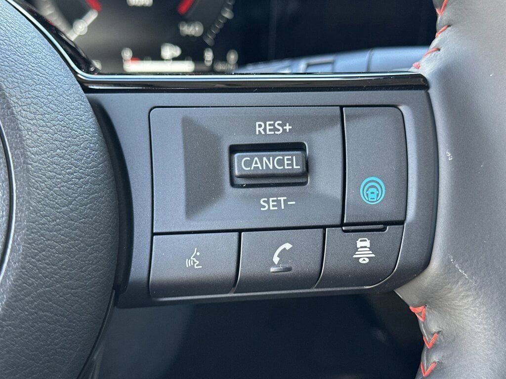 New 2025 Nissan Kicks SR FWD image 9