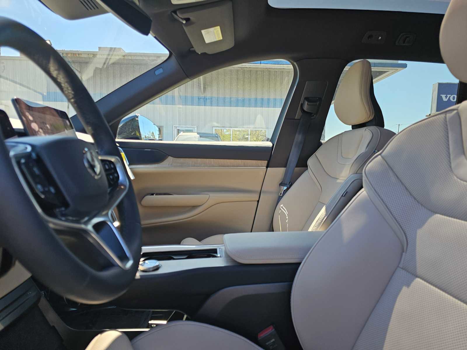 Used 2025 Volvo EX90 Ultra image 19