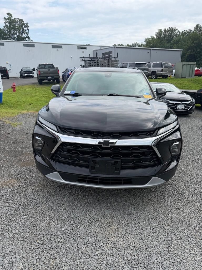 Used 2024 Chevrolet Blazer LT w/ Convenience Package FWD image 3