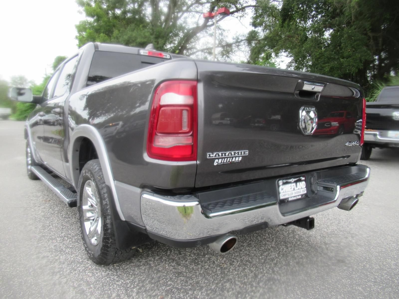 Used 2019 RAM 1500 Laramie AWD/4WD image 5