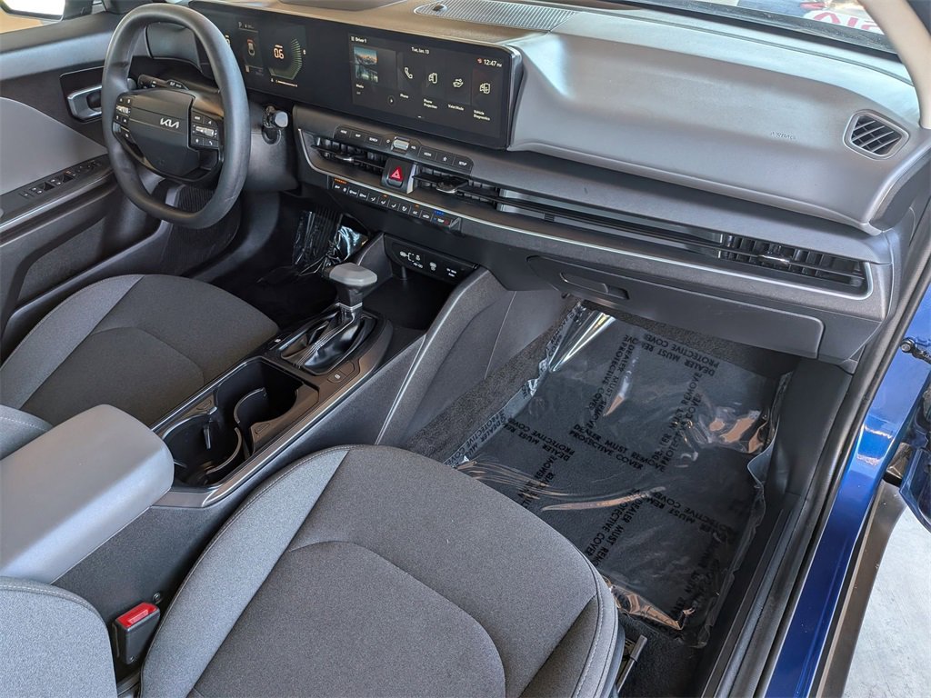 Used 2025 Kia K4 LXS image 32