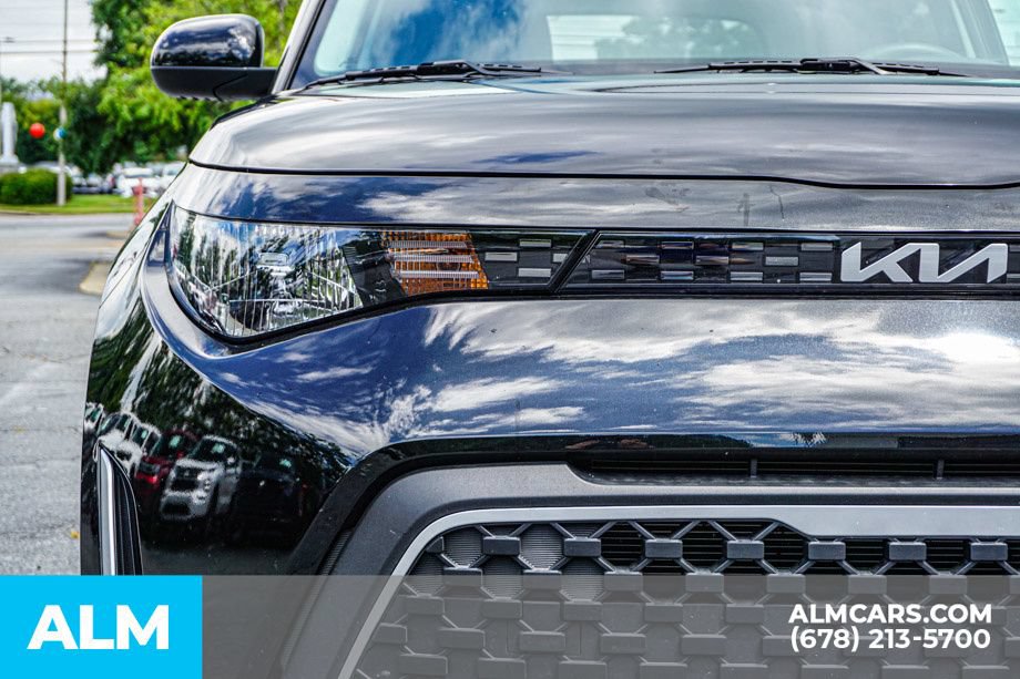 Used 2025 Kia Soul LX w/ LX Technology Package FWD image 11