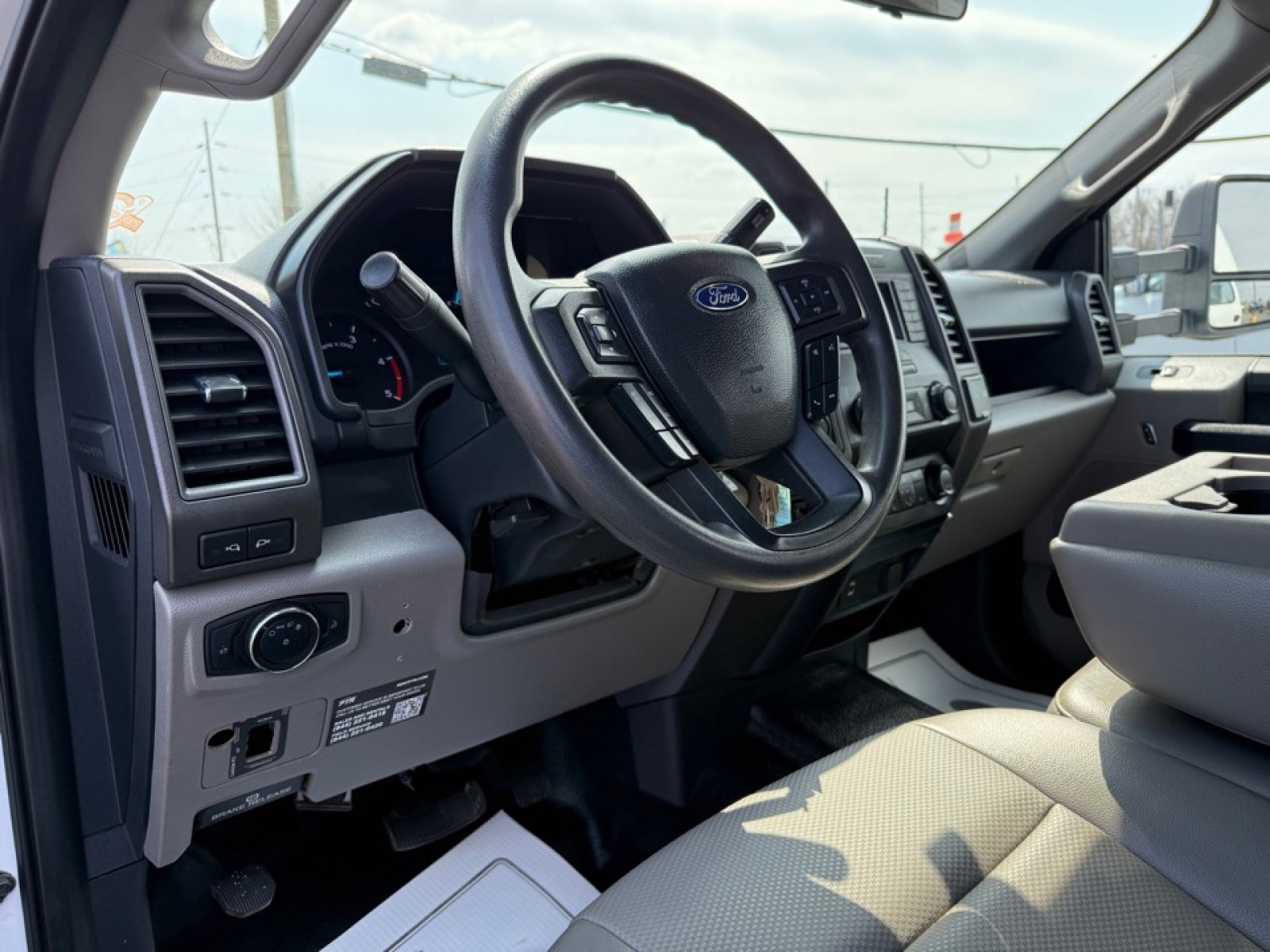 Used 2022 Ford F550 4x4 Crew Cab Super Duty w/ Power Equipment Group image 15