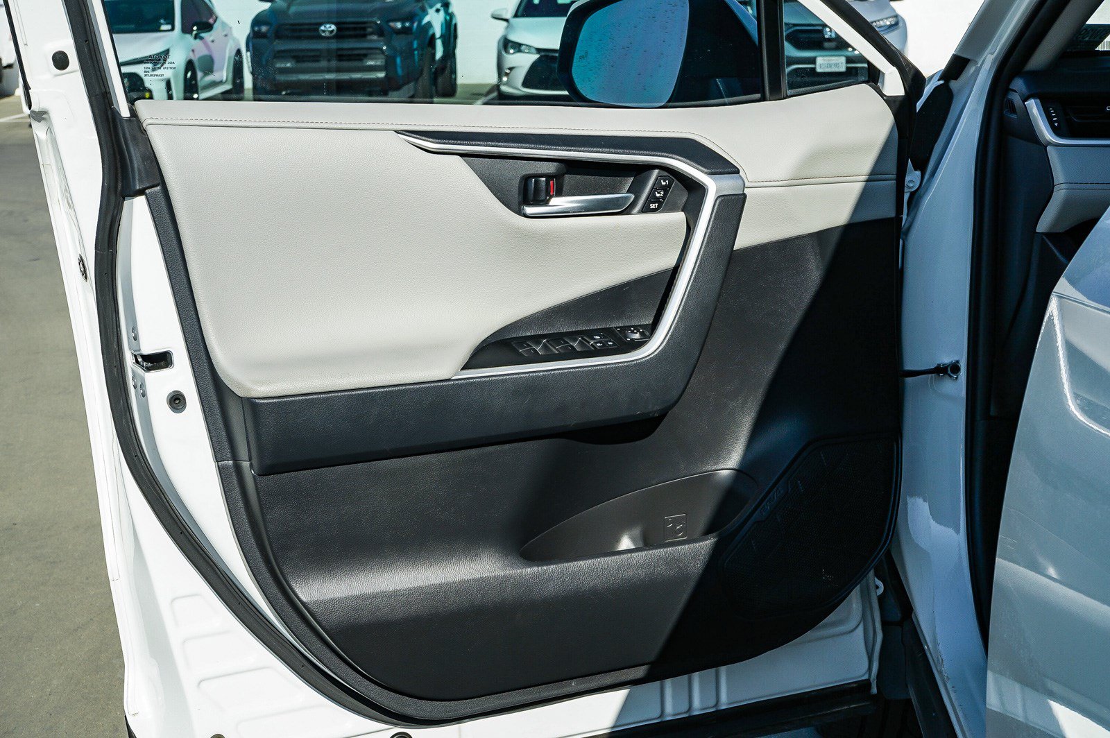 Used 2025 Toyota RAV4 Limited w/ Advanced Technology Package FWD image 22