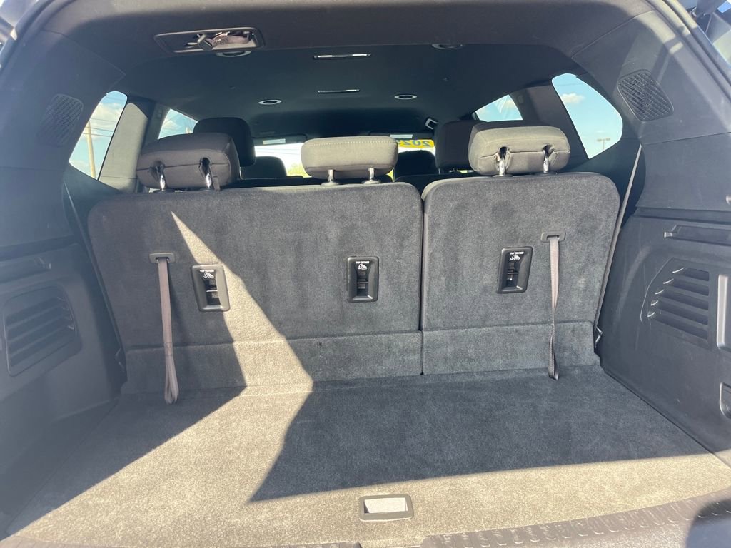 Used 2025 GMC Acadia Elevation image 24