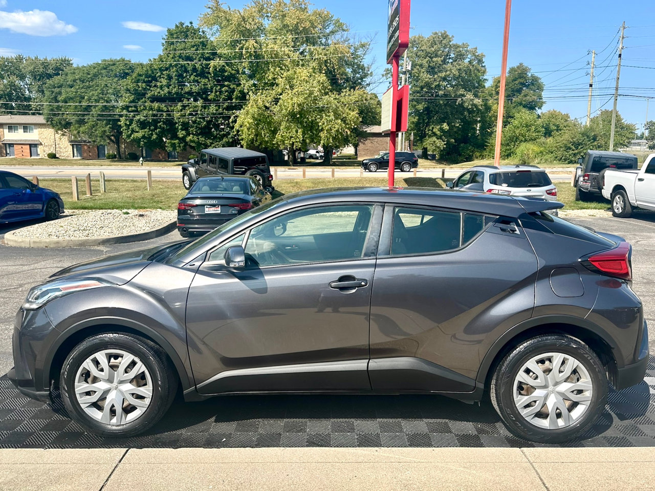 Used 2021 Toyota C-HR LE image 16