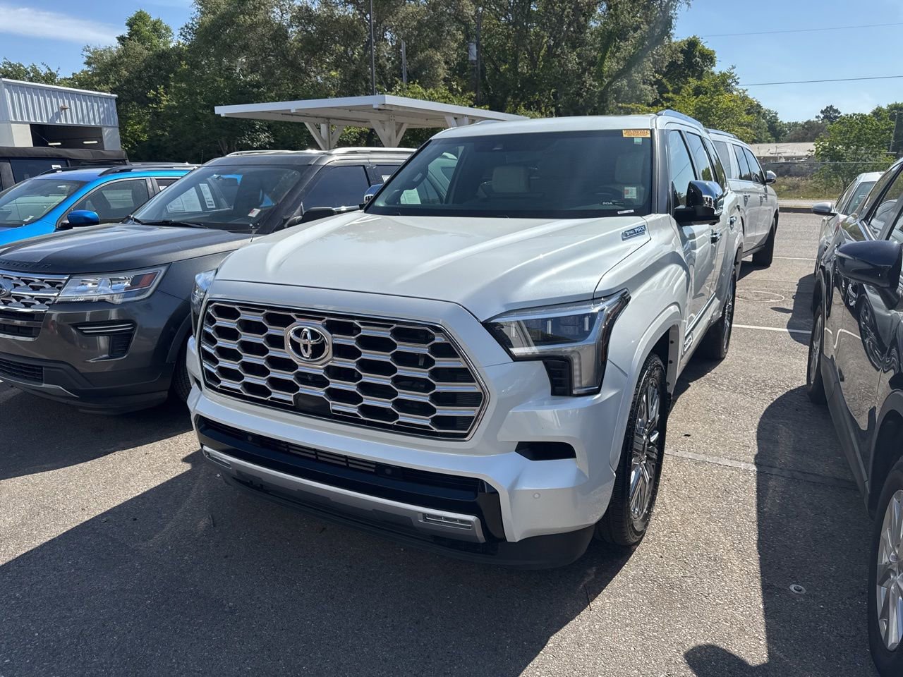 Used 2025 Toyota Sequoia Capstone AWD/4WD image 1