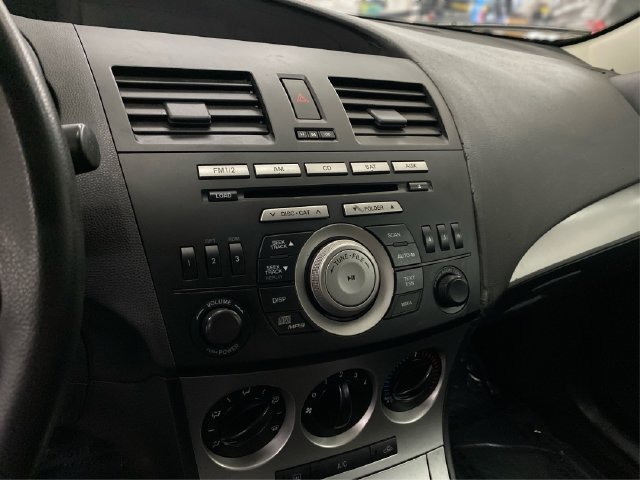Used 2010 MAZDA MAZDA3 i Touring FWD image 28