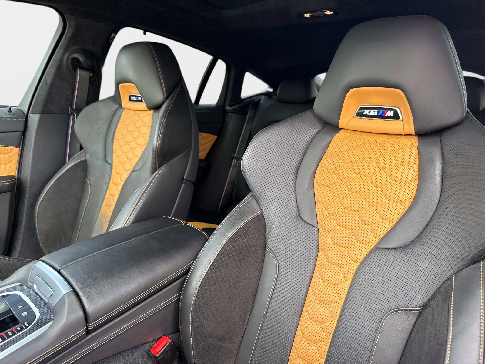 Used 2024 BMW X6 M Competition image 43