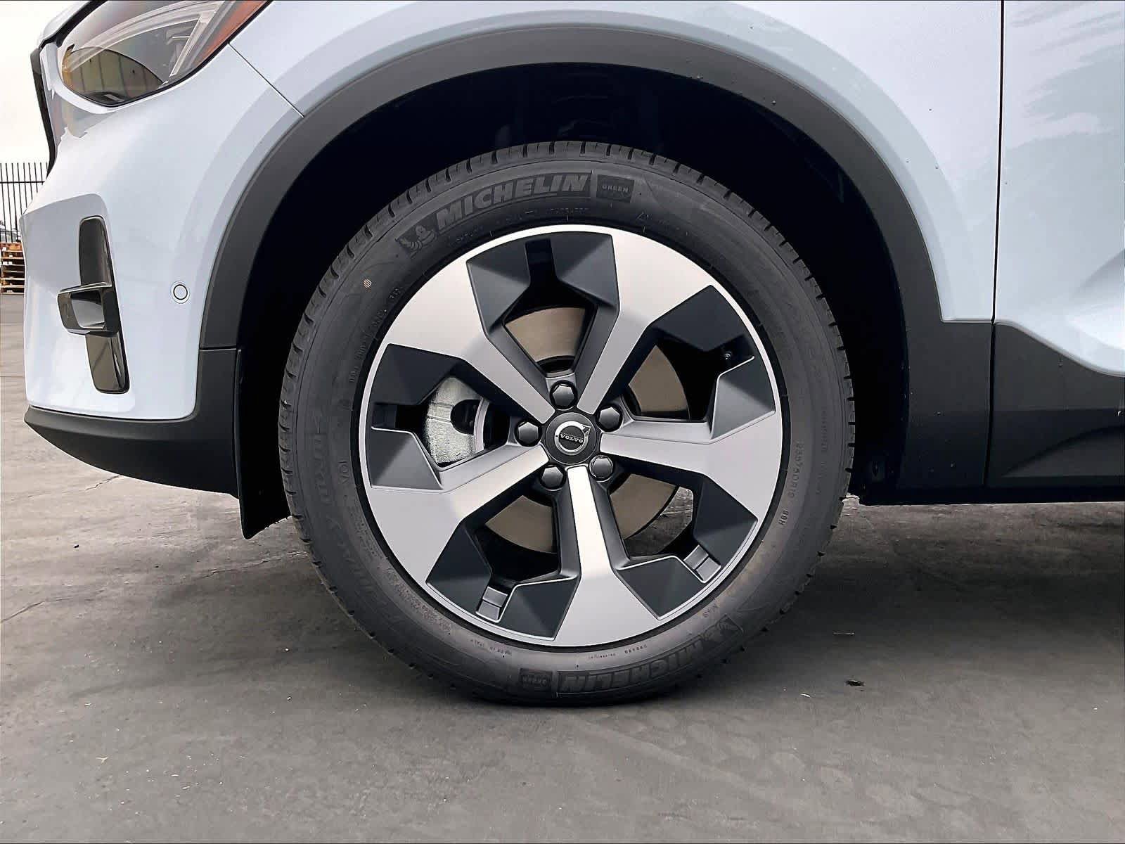 New 2026 Volvo XC40 B5 Plus w/ Protection Package Premier AWD/4WD image 14