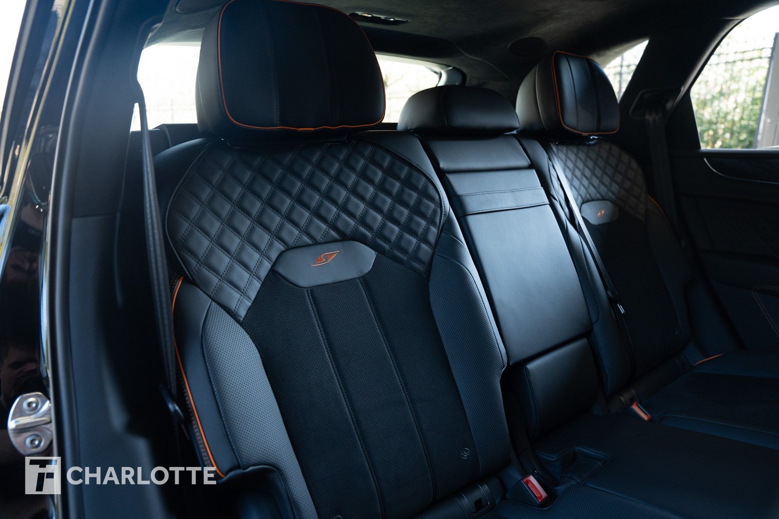 Used 2025 Bentley Bentayga AWD/4WD image 40