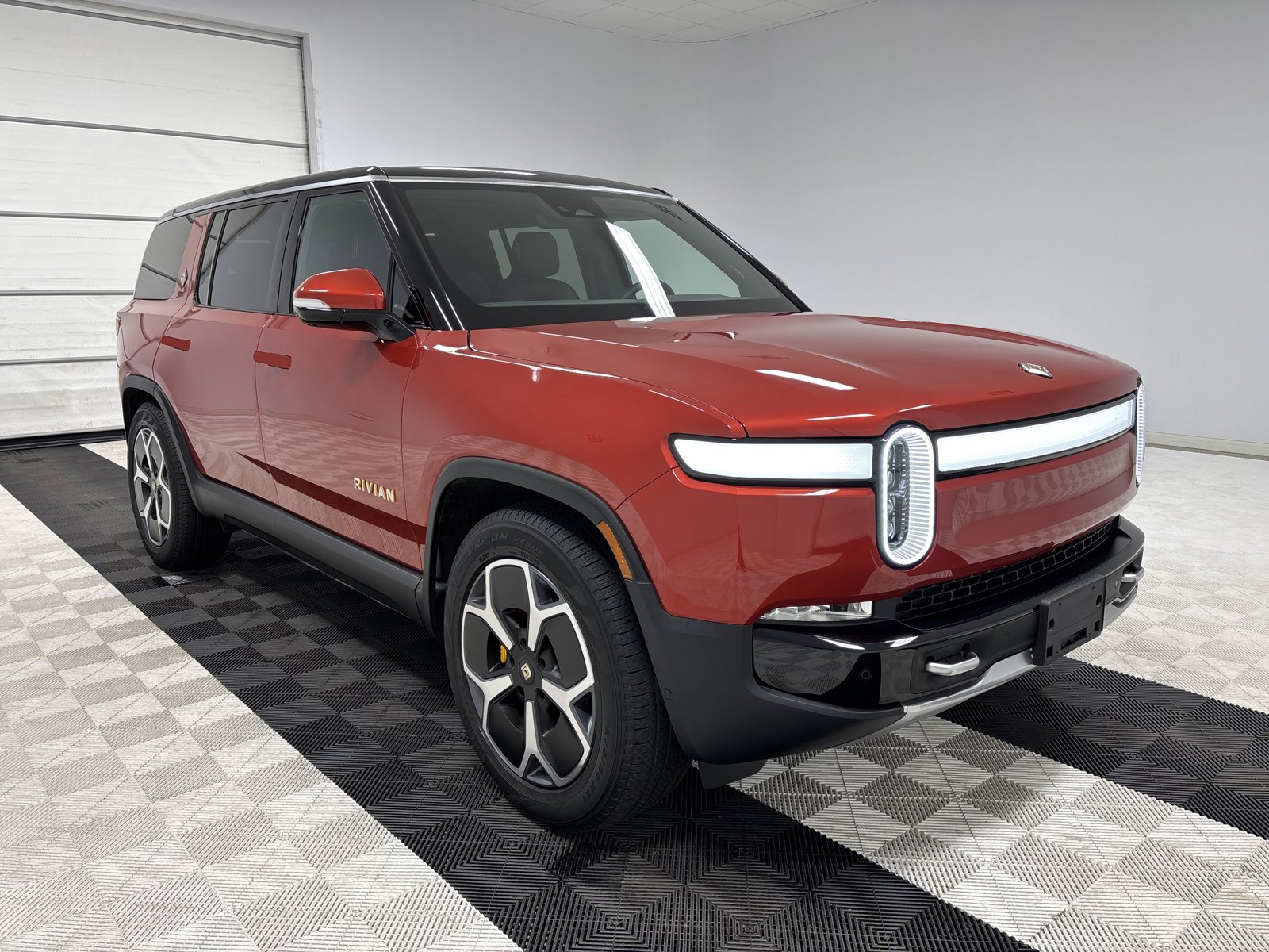 Used 2024 Rivian R1S Adventure image 7