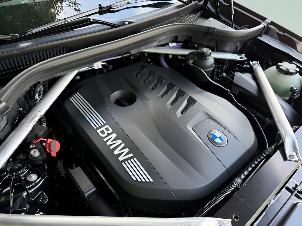 New 2026 BMW X5 xDrive40i w/ M Sport Package AWD/4WD image 25