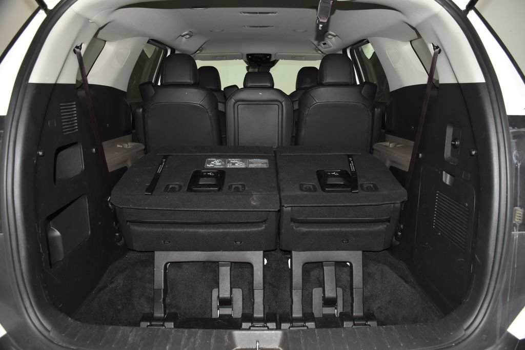 Used 2025 Kia Carnival FWD image 33
