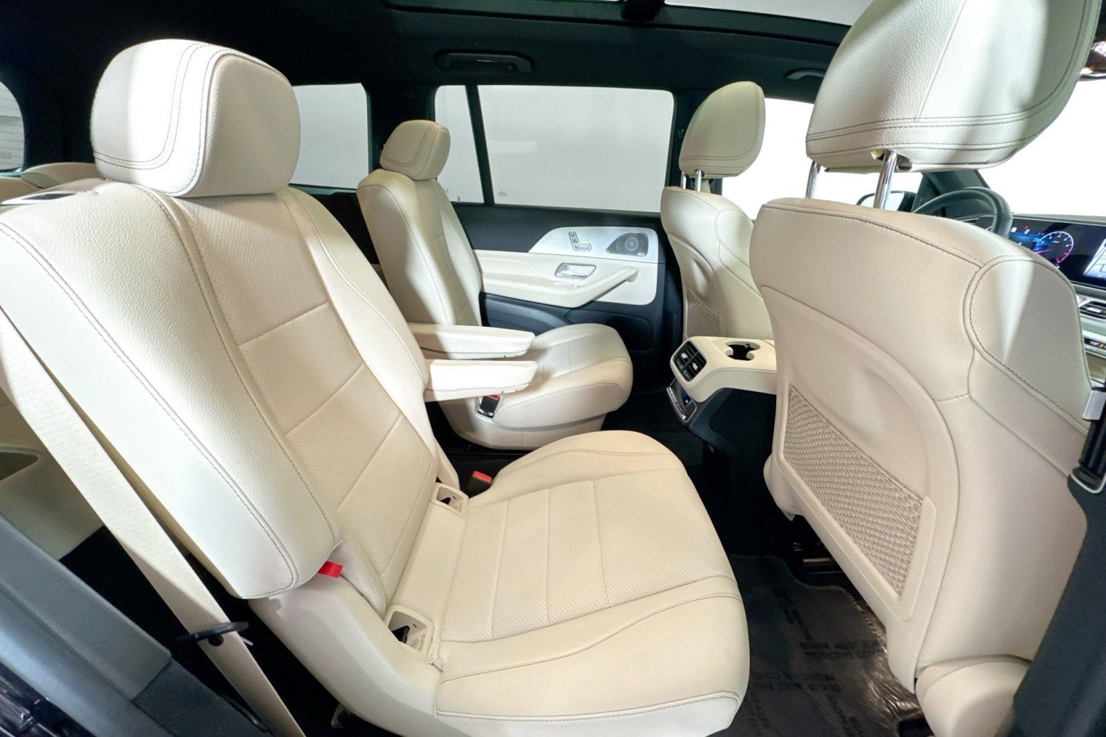 Used 2025 Mercedes-Benz GLS 450 4MATIC image 27