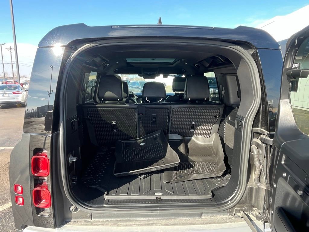 Used 2023 Land Rover Defender 110 SE image 15