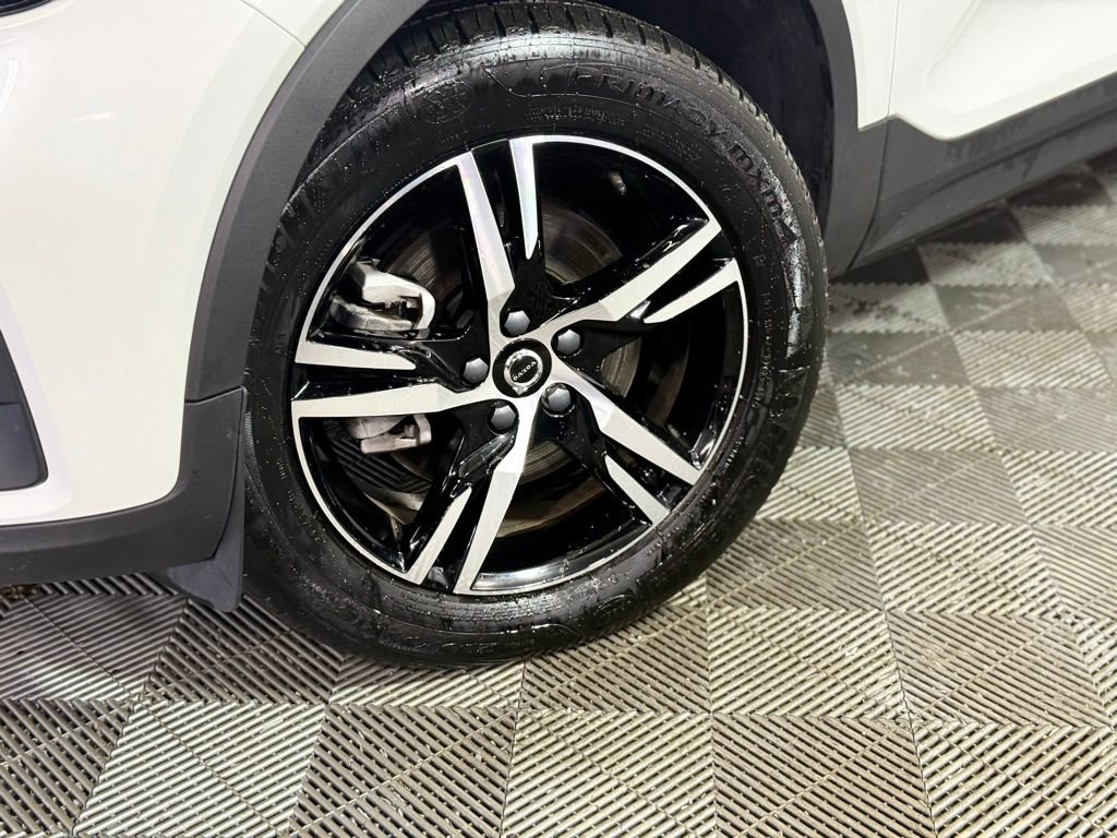 Used 2025 Volvo XC40 B5 Core w/ Protection Package Premier image 2