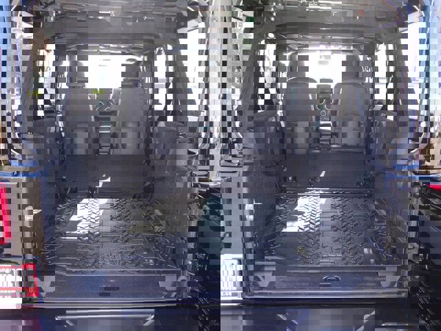 Used 2015 Jeep Wrangler Unlimited Rubicon w/ Connectivity Group image 31