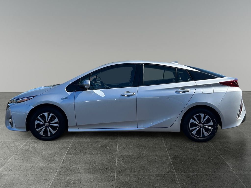 Used 2017 Toyota Prius Prime Advanced image 4