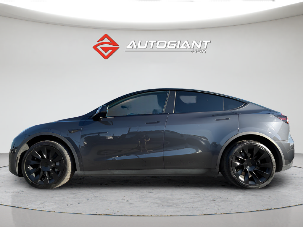 Used 2024 Tesla Model Y Long Range RWD image 2