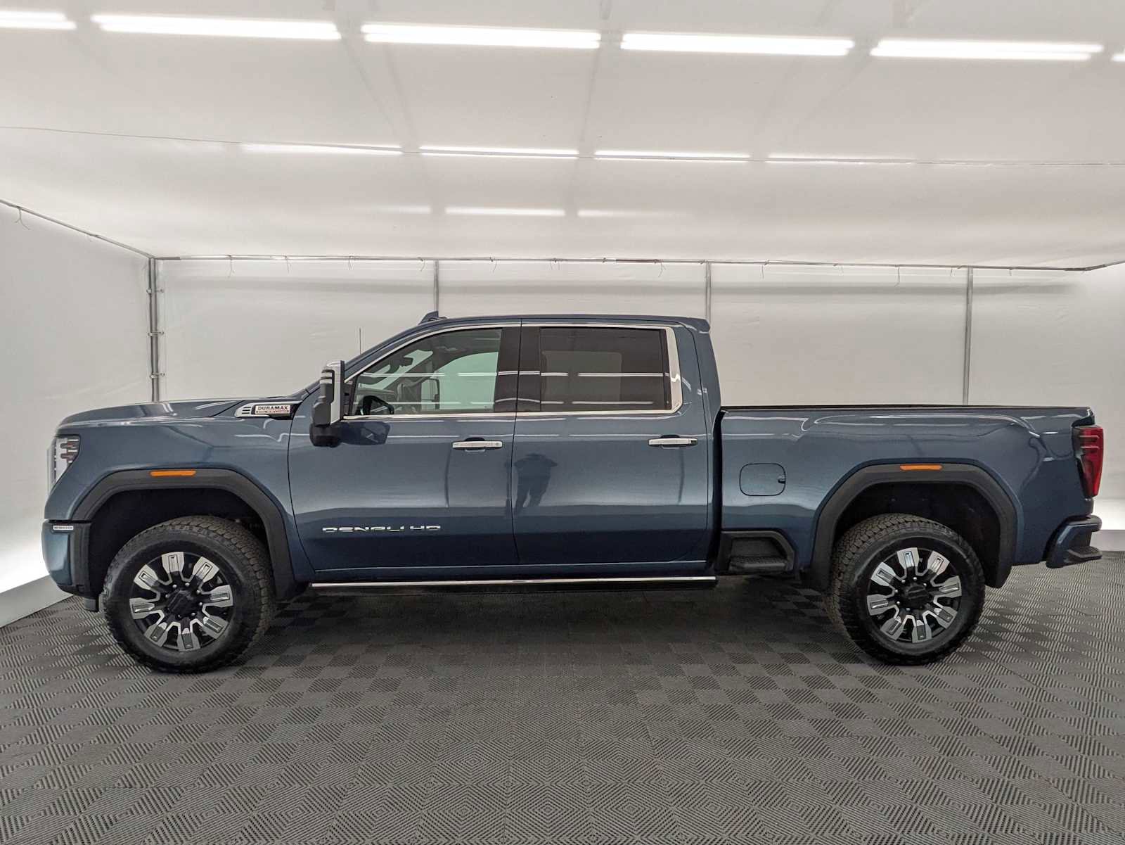 Used 2025 GMC Sierra 2500 Denali w/ Denali Reserve Package image 3