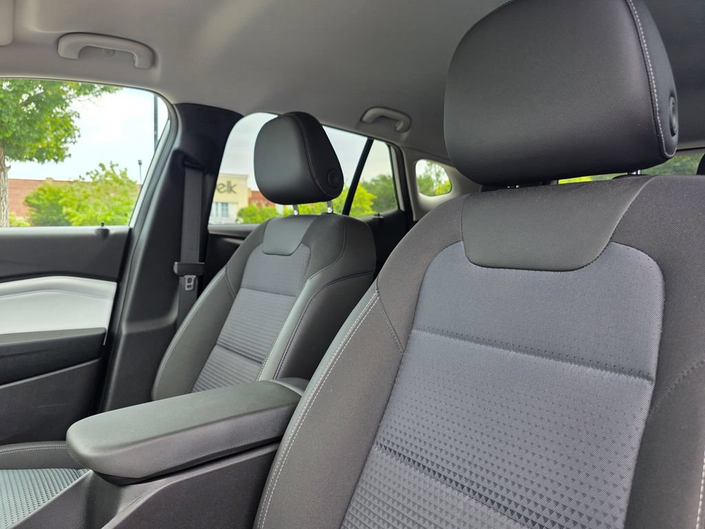 Used 2025 Chevrolet Trax LT FWD image 12