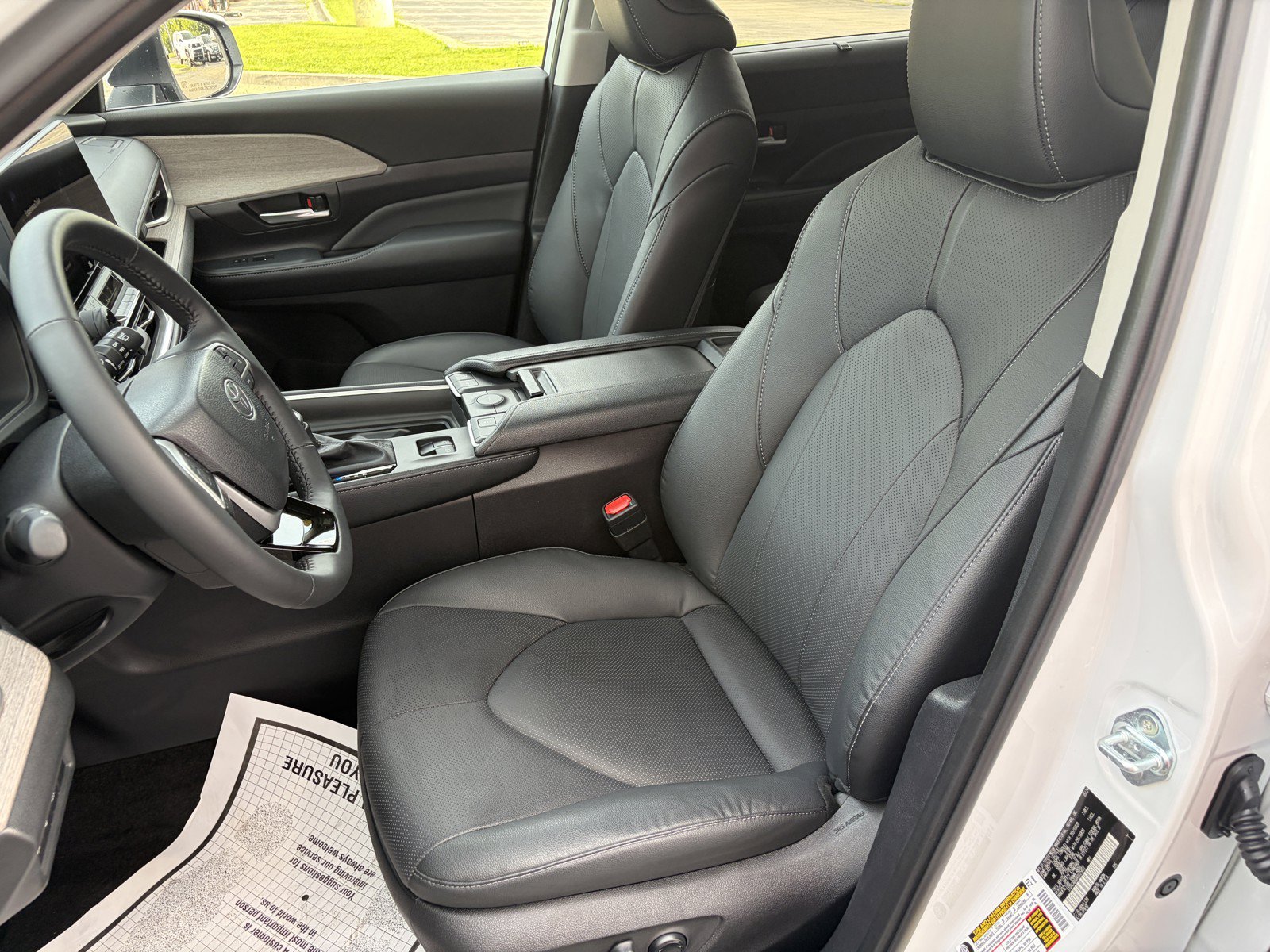 Used 2024 Toyota Grand Highlander AWD Hybrid image 12