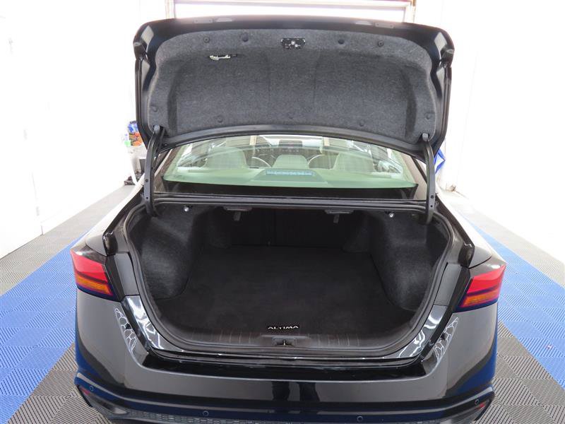 Used 2025 Nissan Altima 2.5 SV FWD image 12
